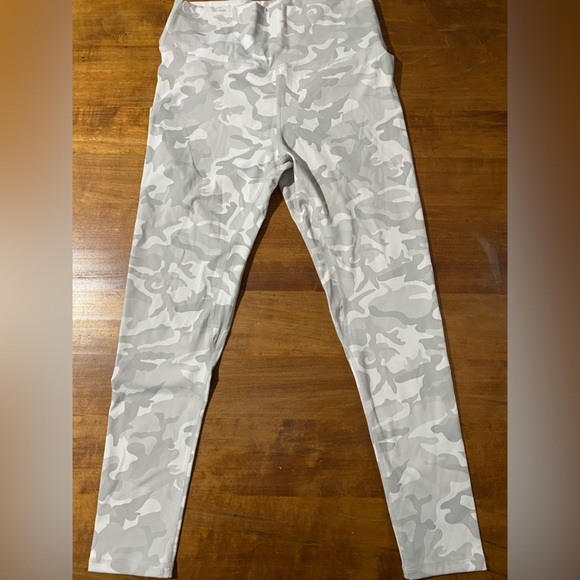 Lululemon White Camouflage Leggings - Picture 3 of 4